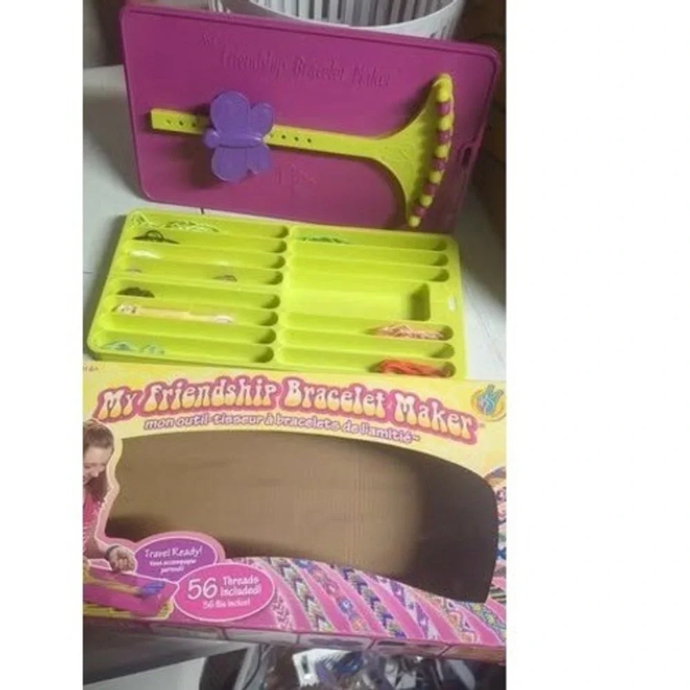 My Friendship Bracelet Maker Kit SOME THREAD Travel Ready Butterfly Clip DIY‎